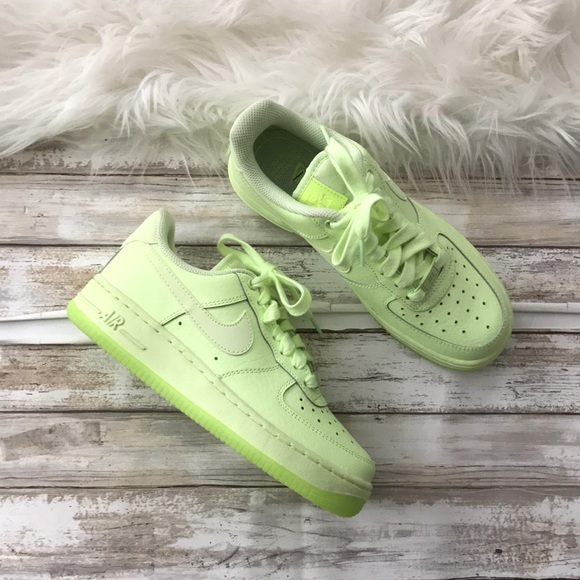 nike air force 1 07 essential green